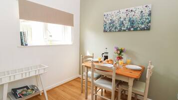 Cottage | Dining