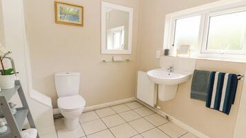 Cottage | Bathroom | Shower