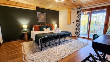 4 bedrooms, desk, iron/ironing board, travel crib