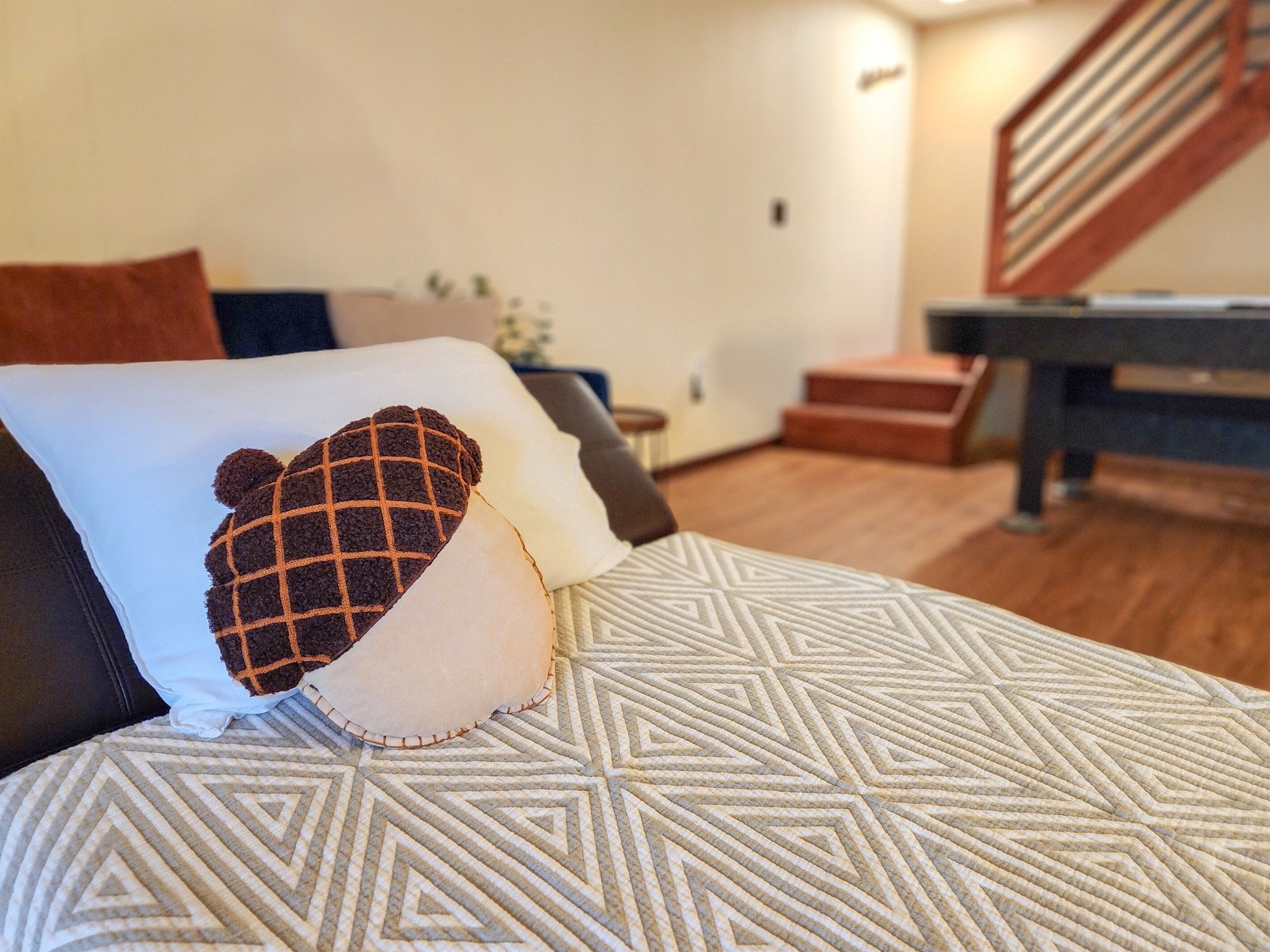 4 slaapkamers, een bureau, een strijkplank/strijkijzer, reisbedje