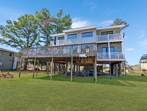 Exterior - Cedar Cove - Waterfront home w/ Fire pit! (Chincoteague Island)