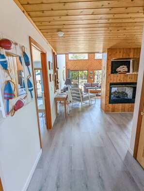 Interior - Cedar Cove - Waterfront home w/ Fire pit! (Chincoteague Island)