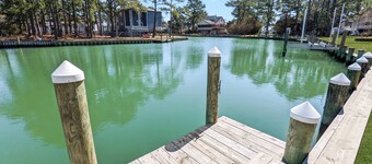 Cedar Cove - Waterfront home w/ Fire pit!