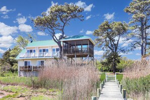 Exterior - Heron's Cove on Salt Meadow - Pet friendly, waterfront home! (Chincoteague Island)
