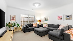 Smart-TV, Kamin, DVD-Player