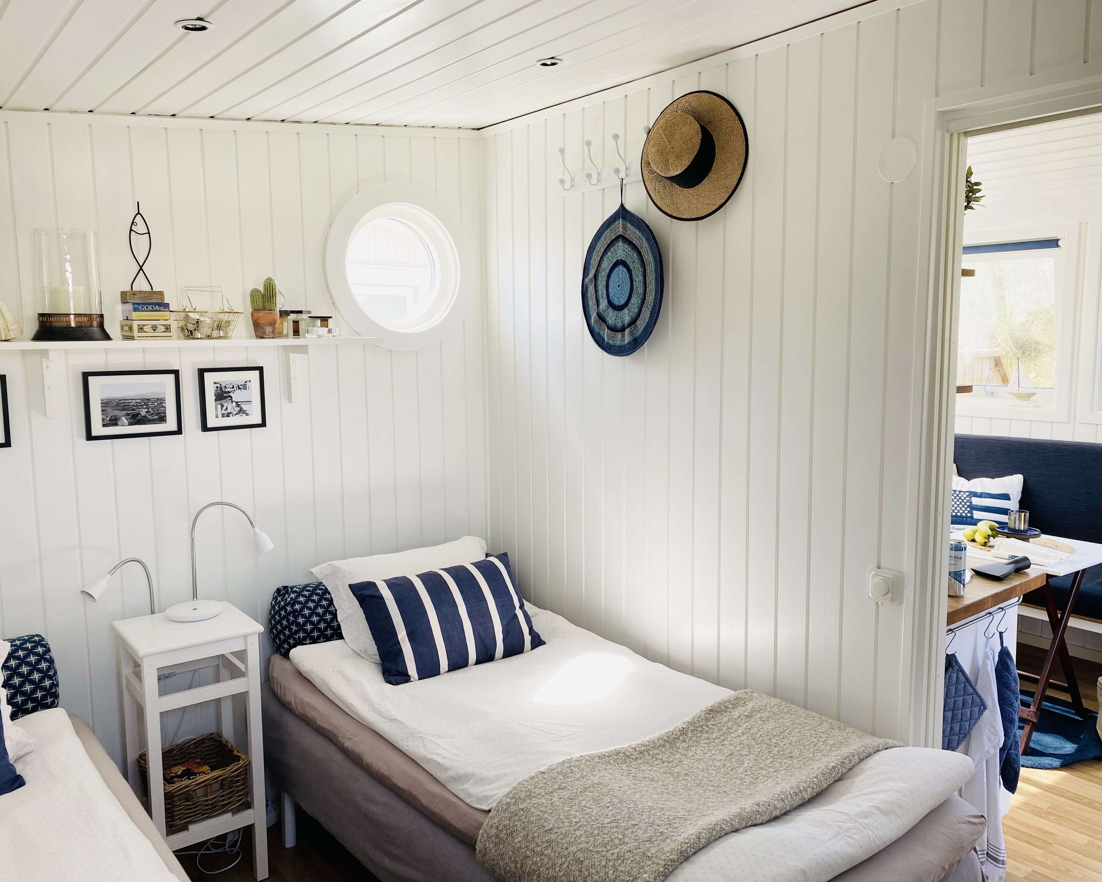 1 sovrum och sängkläder