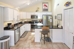 Fridge, microwave, oven, stovetop - Osprey - Pet friendly, Fireplace! (Chincoteague Island)