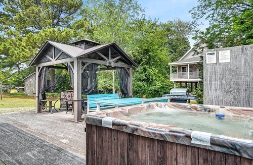 Shell Cottage - Pet friendly, Hot tub, Fenced yard!