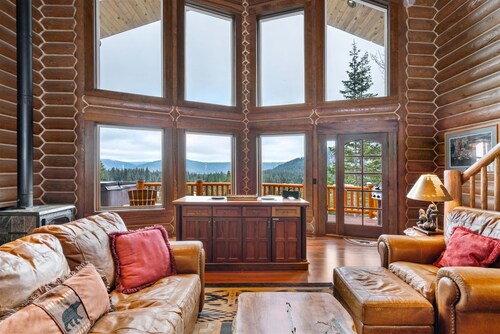 Spacious Lake Wenatchee Estate With Expansive Deck With Hot Tub, Screened Porch & Mountain Views