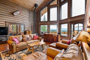 TV, peis, DVD-spiller og fotballspill