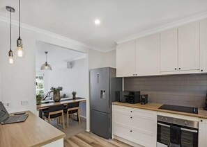 Kühlschrank, Mikrowelle, Ofen, Toaster