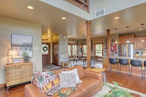 Smart TV, fireplace, DVD player