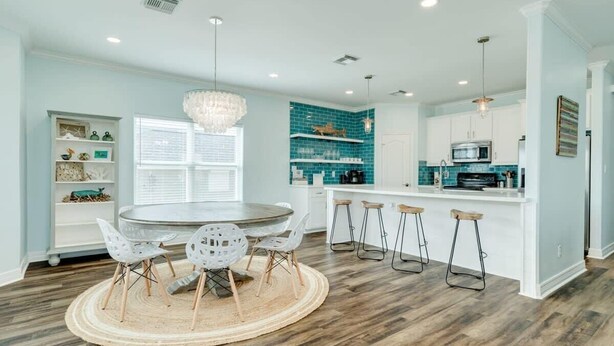 Dining - Lollygaggin by the Beach! Fenced Yard, Outdoor Bar! (Galveston)