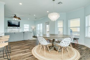 Dining - Lollygaggin by the Beach! Fenced Yard, Outdoor Bar! (Galveston)