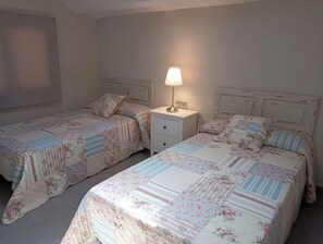 3 bedrooms, free WiFi, bed sheets, wheelchair access - House of the Fountain (Luco de Bordón)
