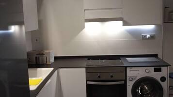 Refrigerador, horno, placa de cocina, cafetera/tetera