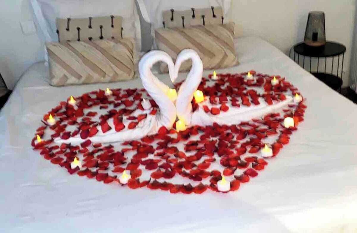 Iron/ironing board, free WiFi, bed sheets