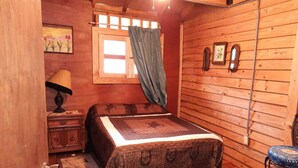 Basic-Ferienhütte (Flamingo) | 3 Schlafzimmer, kostenloses WLAN, Bettwäsche