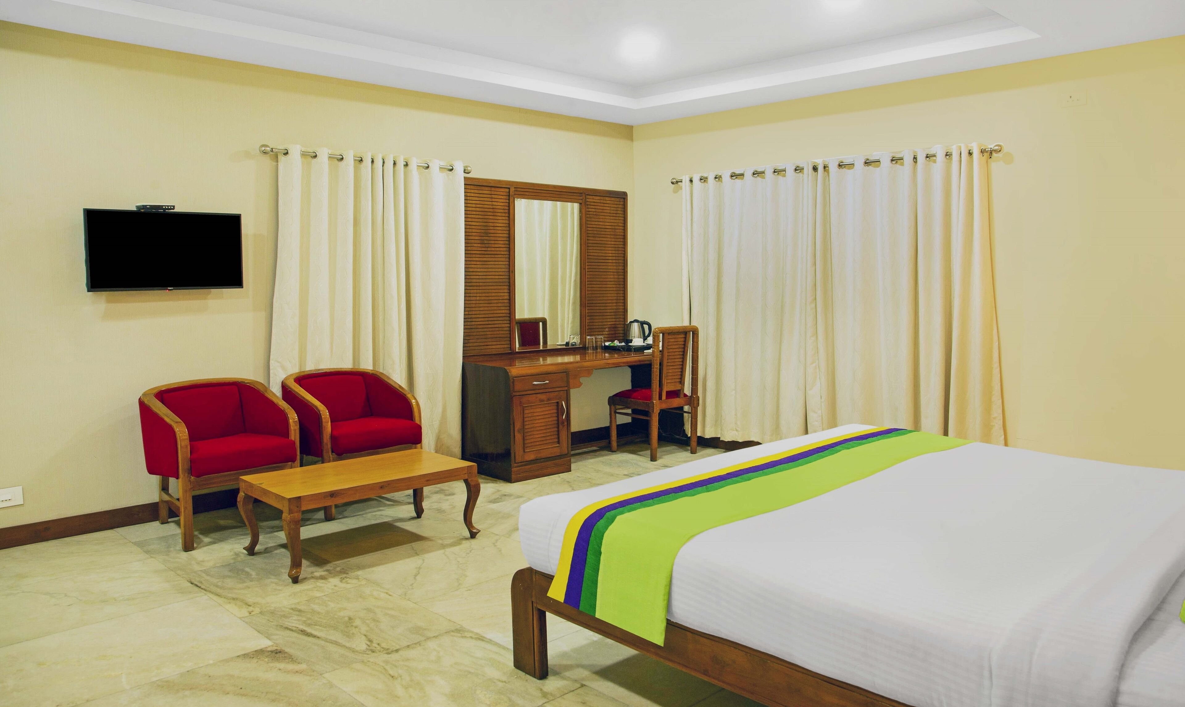 Premium Room | Desk, iron/ironing board
