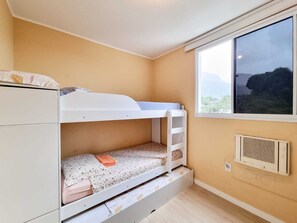 1 habitación, tabla de planchar con plancha, wifi gratis y ropa de cama 