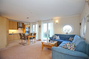 Fernseher, Bücher, Stereoanlage