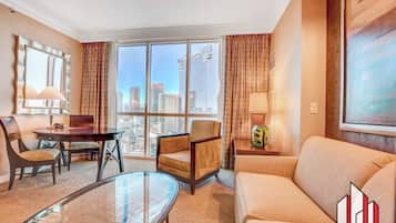 Televisión de pantalla plana y oficina