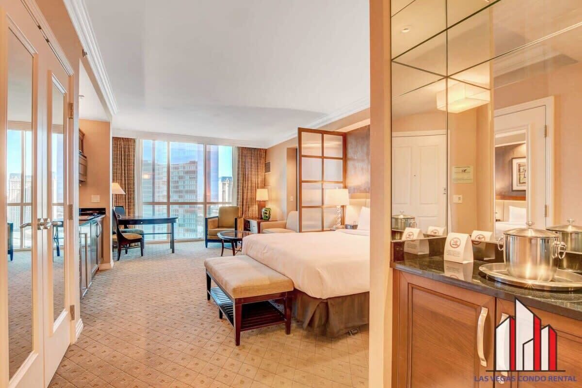 Safe på rommet, skrivebord, strykejern/-brett og wi-fi (inkludert)