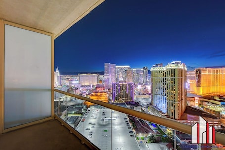 MGM Signature-29-607 F1 Track & Strip View Balcony