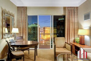 Interior - MGM Signature-29-607 F1 Track & Strip View Balcony (Las Vegas)