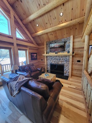 Smart TV, fireplace, books, stereo