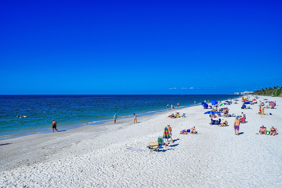 Photo 7 of Brand New Listing! 5 minutes to Naples Best Beach...Lowdermilk Park.