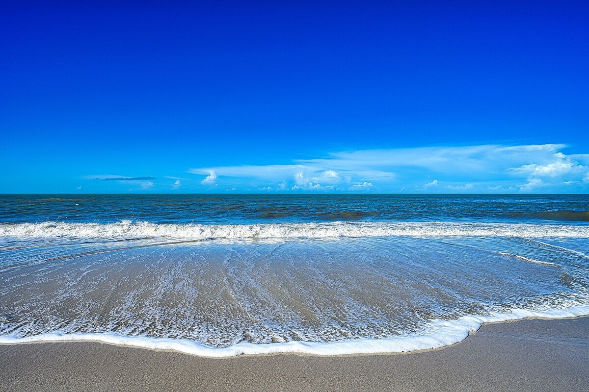 Photo 8 of Brand New Listing! 5 minutes to Naples Best Beach...Lowdermilk Park.