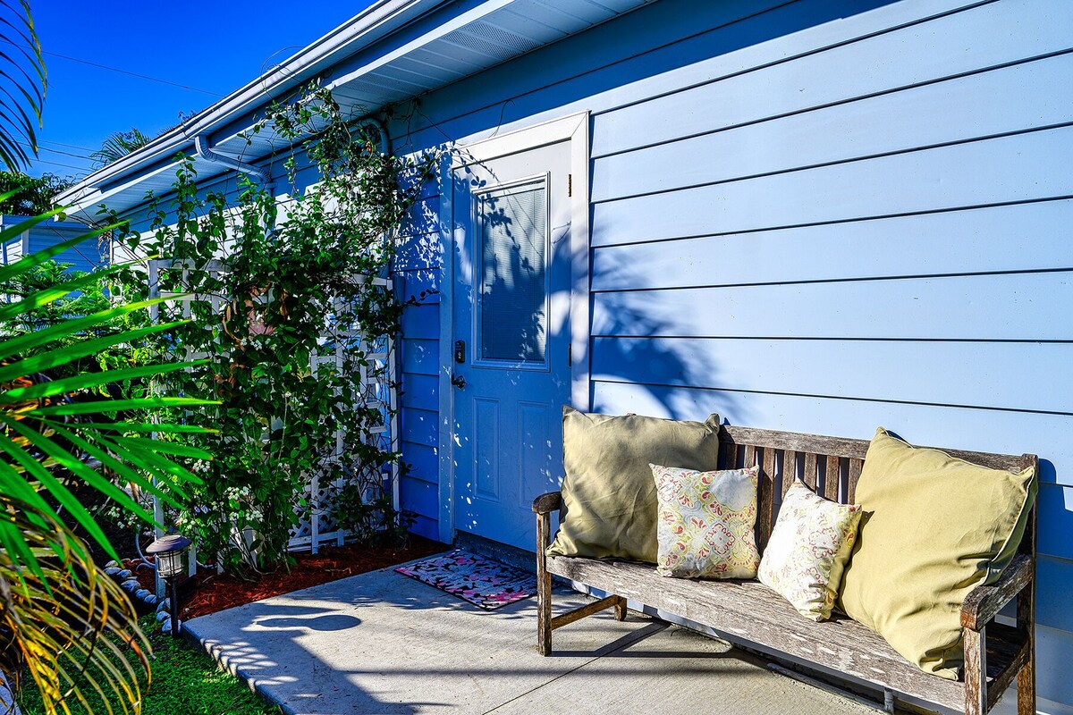 Photo 9 of Brand New Listing! 5 minutes to Naples Best Beach...Lowdermilk Park.