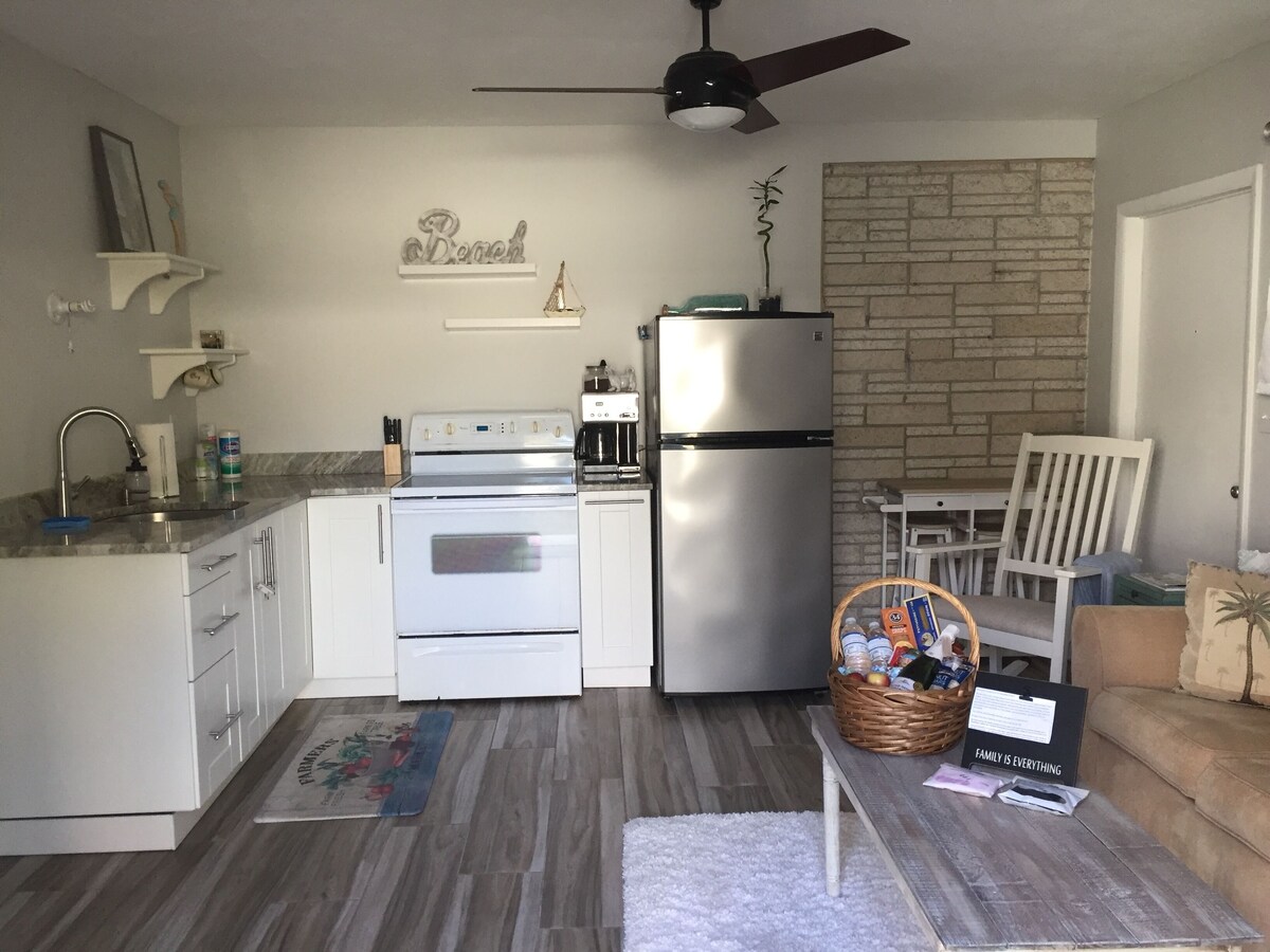Photo 2 of Brand New Listing! 5 minutes to Naples Best Beach...Lowdermilk Park.