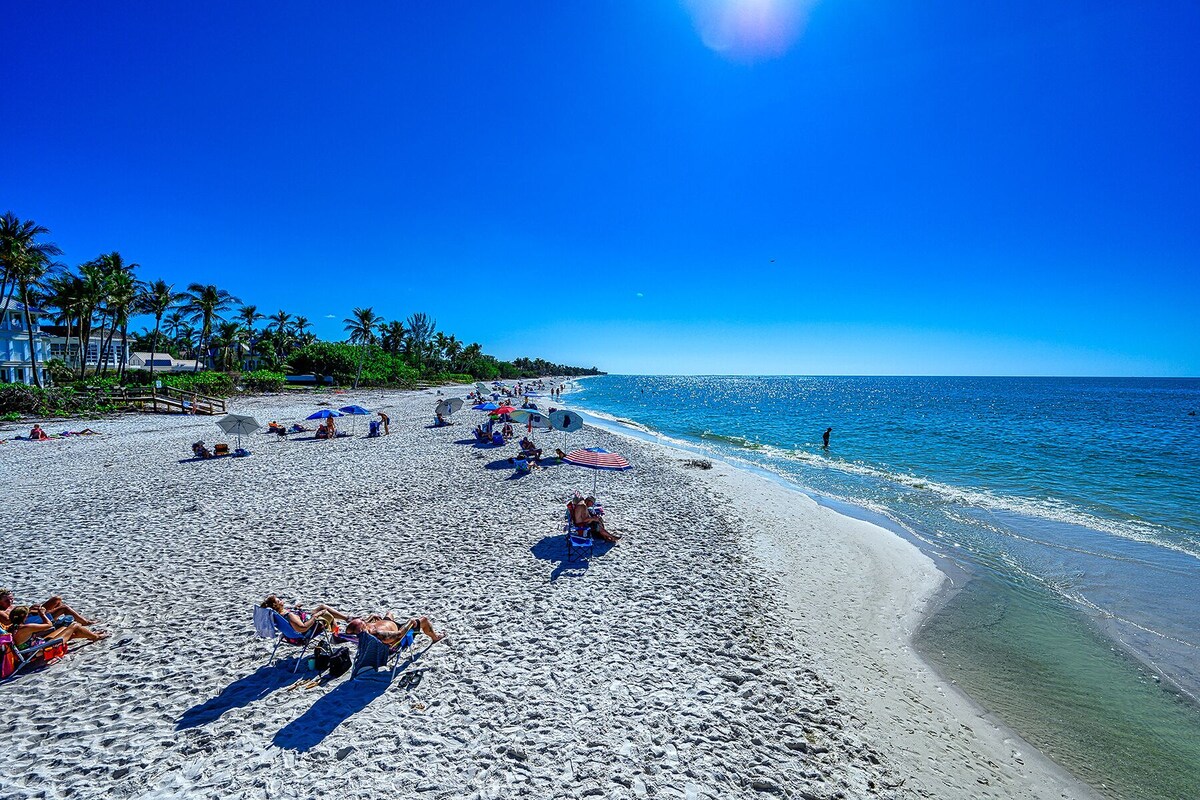 Photo 6 of Brand New Listing! 5 minutes to Naples Best Beach...Lowdermilk Park.