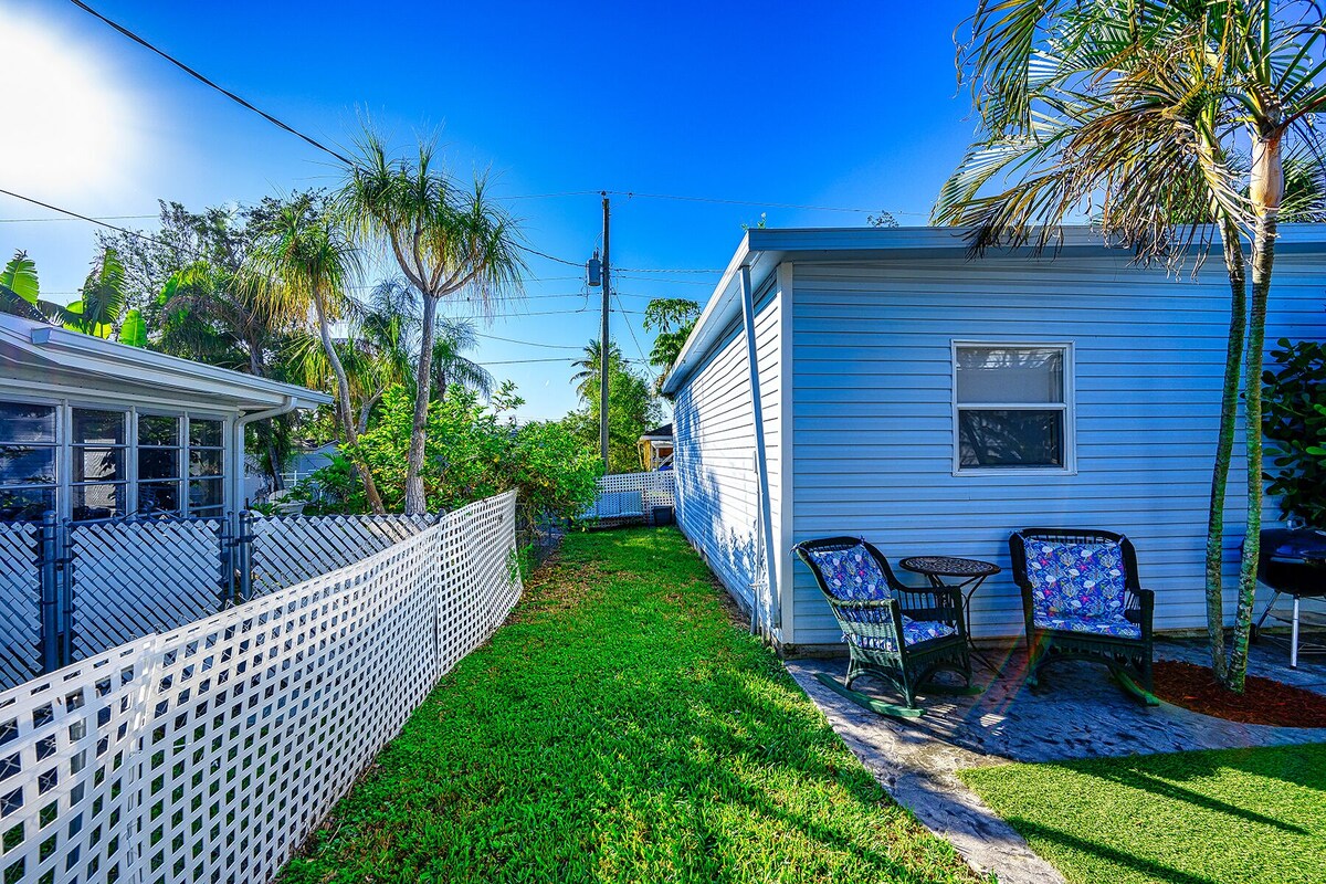 Photo 10 of Brand New Listing! 5 minutes to Naples Best Beach...Lowdermilk Park.