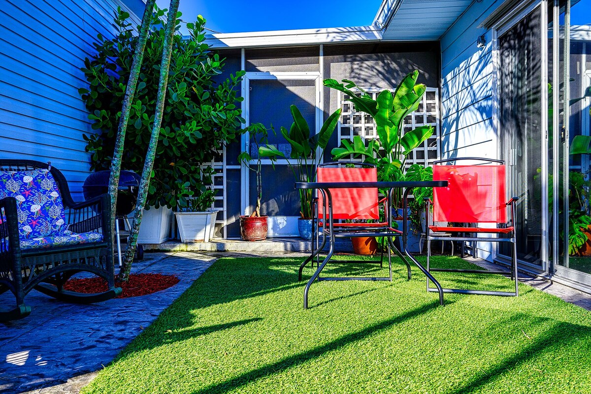 Photo 11 of Brand New Listing! 5 minutes to Naples Best Beach...Lowdermilk Park.