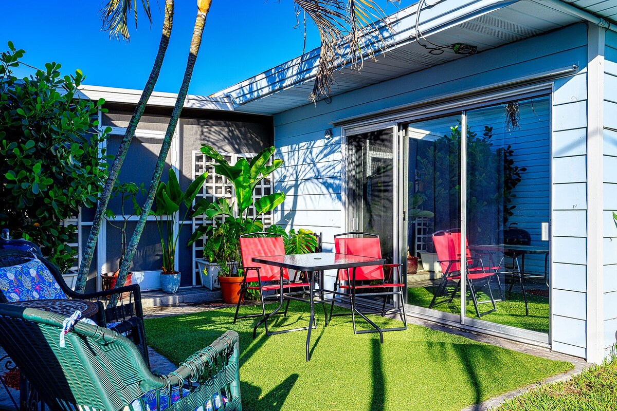 Photo 12 of Brand New Listing! 5 minutes to Naples Best Beach...Lowdermilk Park.