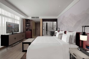 Memory foam beds, minibar, in-room safe, desk - Swissotel Clark Philippines (Mabalacat City)