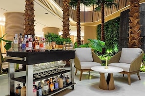 2 bars/lounges, poolside bar - Swissotel Clark Philippines (Mabalacat City)