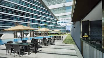 6 restoran, sarapan, makan tengah hari dihidangkan; masakan Eropah Timur