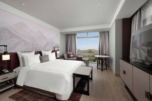 Memory foam beds, minibar, in-room safe, desk - Swissotel Clark Philippines (Mabalacat City)