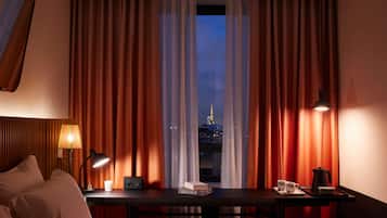 Room, 1 Queen Bed | Premium bedding, minibar, in-room safe, desk