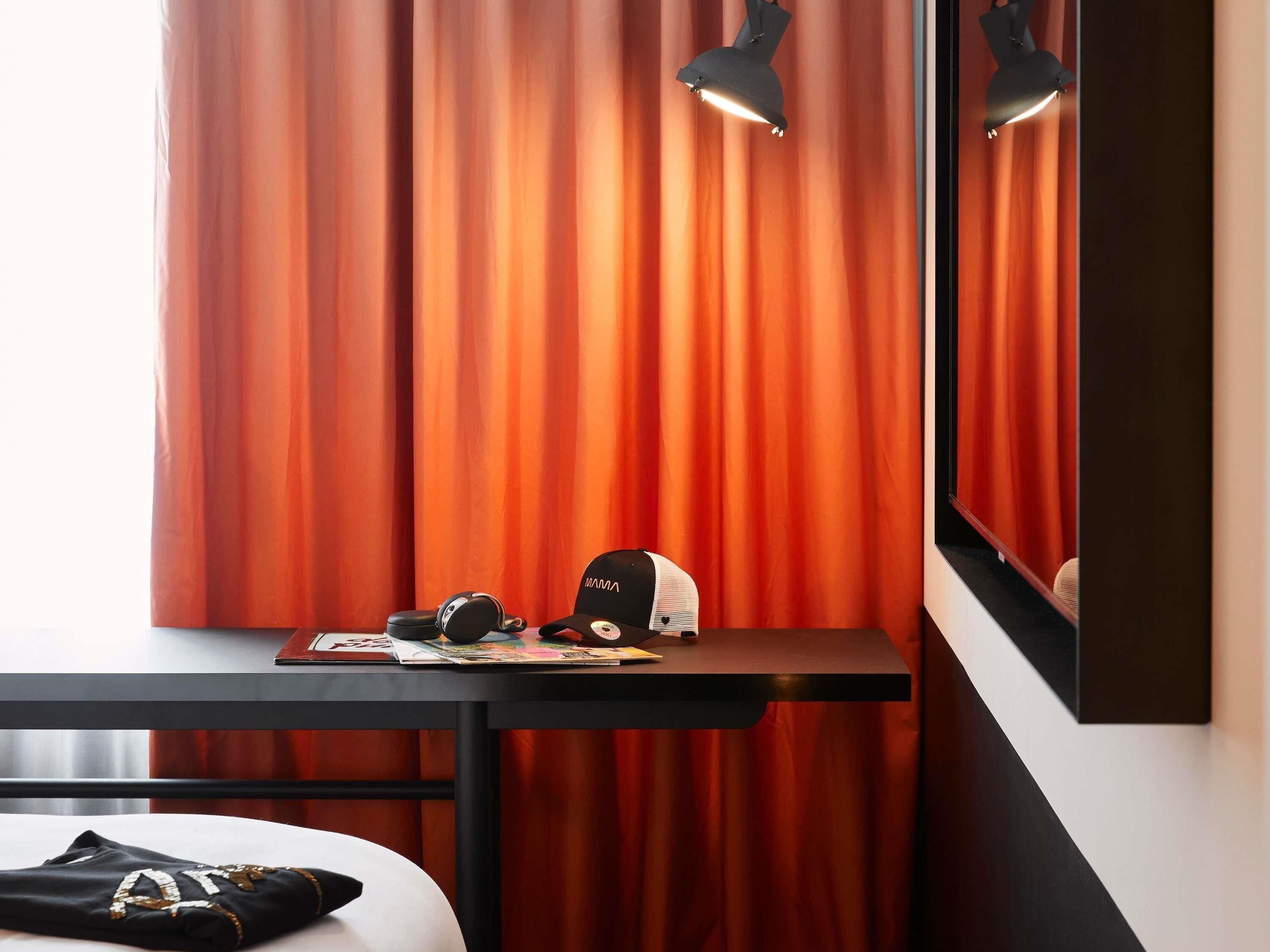 Twin Room, 2 Twin Beds (Medium Mama) | Premium bedding, minibar, in-room safe, desk