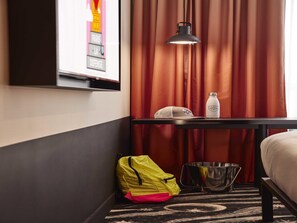 Habitación, 1 cama Queen size | Ropa de cama de alta calidad y minibar 