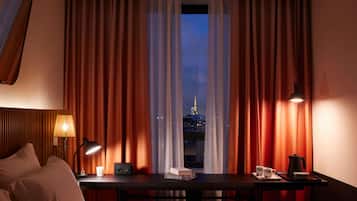 Room, 1 Queen Bed | Premium bedding, minibar, in-room safe, desk