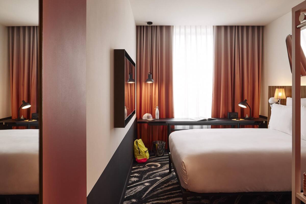 Medium Mama Double | Premium bedding, minibar, in-room safe, desk