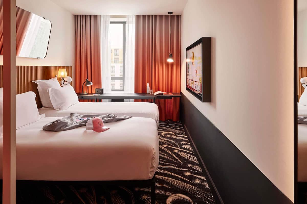 Phòng, 2 giường đơn (Medium Mama) | Bộ đồ giường cao cấp, minibar, két bảo mật tại phòng, bàn