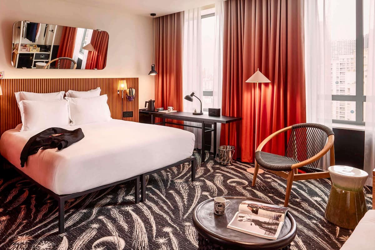 premium bedding, minibar, in-room safe, desk