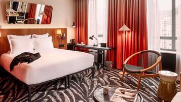 Luxe beddengoed, een minibar, een kluis op de kamer, een bureau